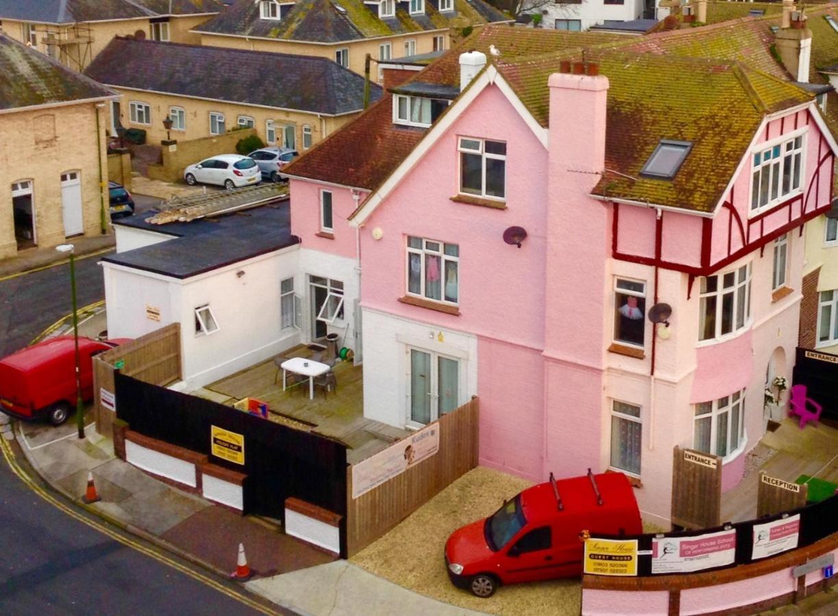 Barbie House ,Opposite The Beach & Paignton Pier , 2 Bedroom Apartment With Private Car Space & Garden , Free Access Next Door To The Stunning Ballet & Make Up School & A Beautiful Ladys Beauty Salon (Adults Only) Exterior photo