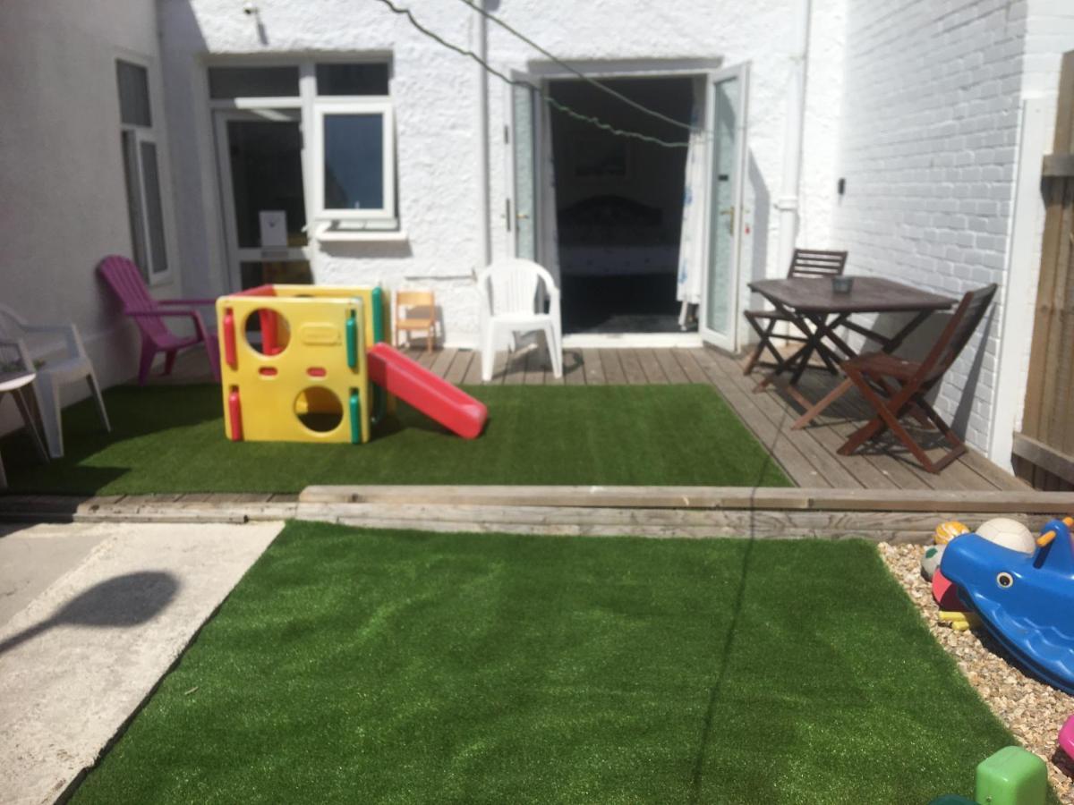 Barbie House ,Opposite The Beach & Paignton Pier , 2 Bedroom Apartment With Private Car Space & Garden , Free Access Next Door To The Stunning Ballet & Make Up School & A Beautiful Ladys Beauty Salon (Adults Only) Exterior photo