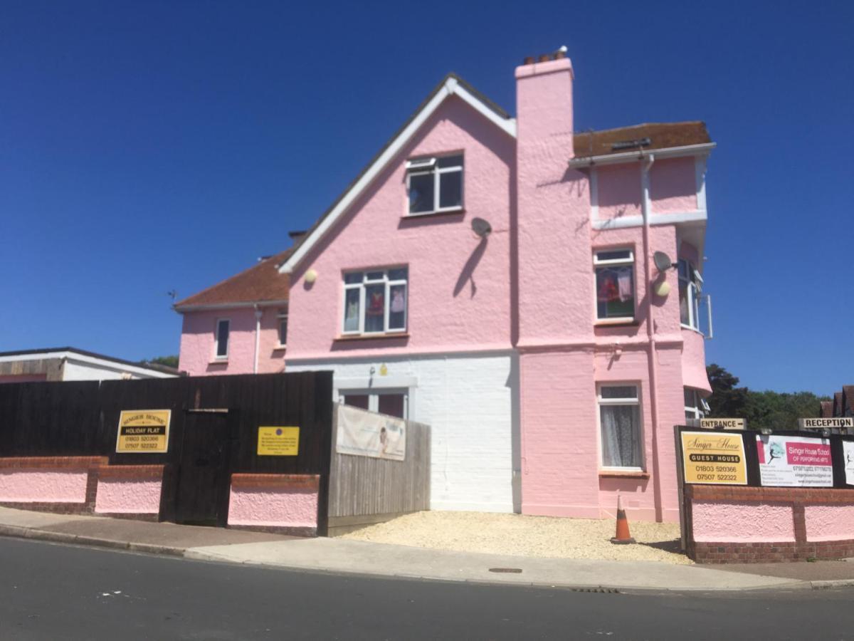Barbie House ,Opposite The Beach & Paignton Pier , 2 Bedroom Apartment With Private Car Space & Garden , Free Access Next Door To The Stunning Ballet & Make Up School & A Beautiful Ladys Beauty Salon (Adults Only) Exterior photo
