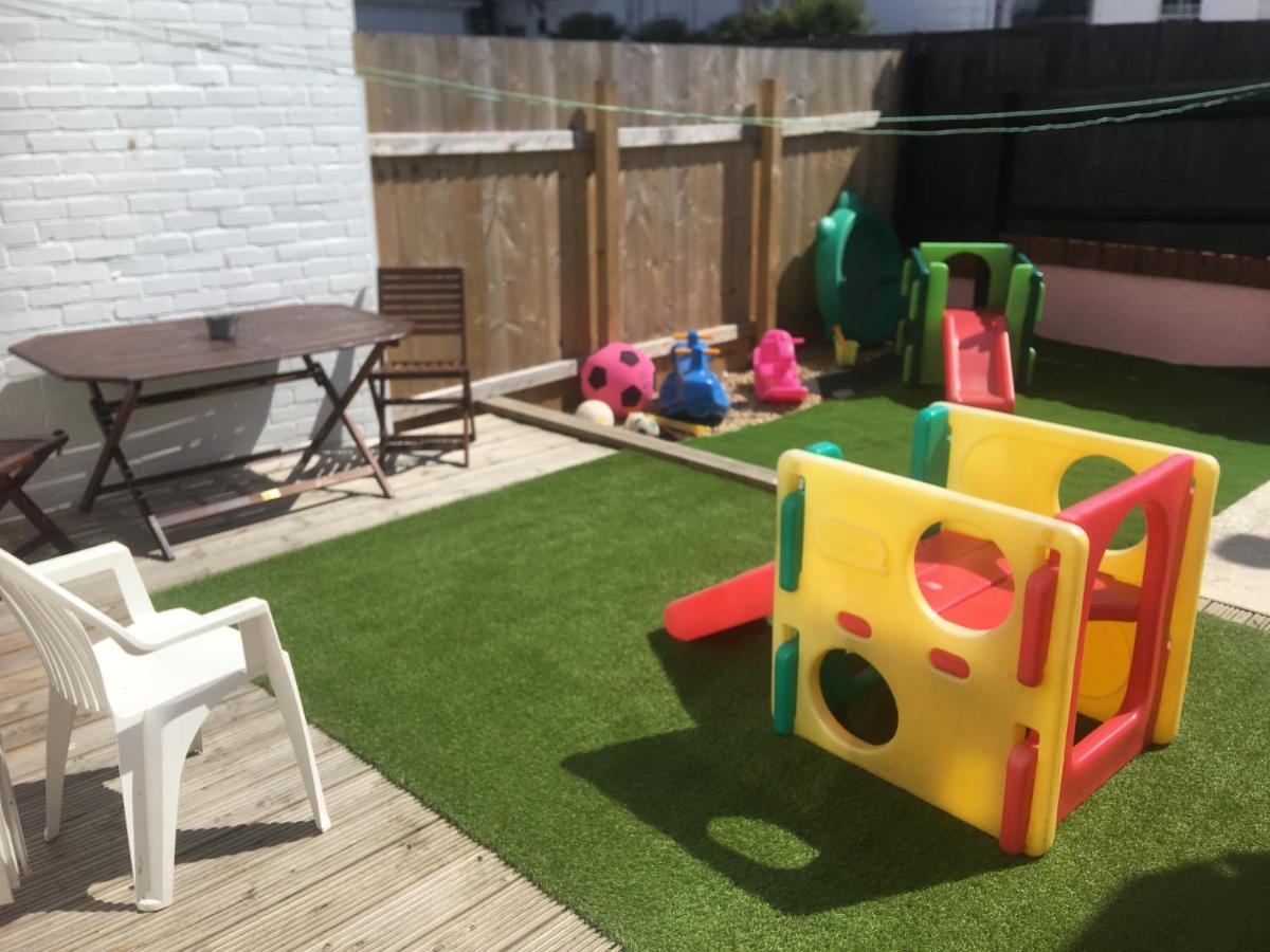 Barbie House ,Opposite The Beach & Paignton Pier , 2 Bedroom Apartment With Private Car Space & Garden , Free Access Next Door To The Stunning Ballet & Make Up School & A Beautiful Ladys Beauty Salon (Adults Only) Exterior photo