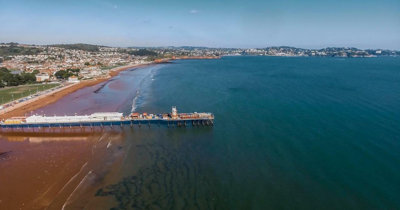 Barbie House ,Opposite The Beach & Paignton Pier , 2 Bedroom Apartment With Private Car Space & Garden , Free Access Next Door To The Stunning Ballet & Make Up School & A Beautiful Ladys Beauty Salon (Adults Only) Exterior photo