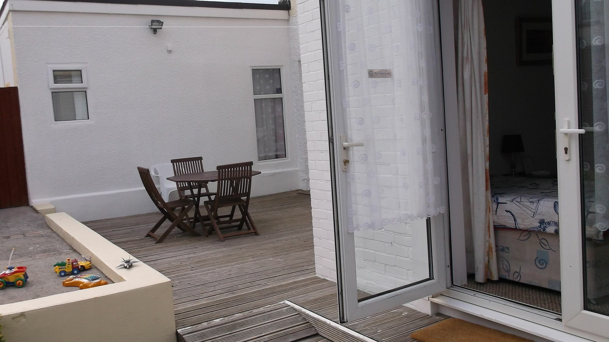 Barbie House ,Opposite The Beach & Paignton Pier , 2 Bedroom Apartment With Private Car Space & Garden , Free Access Next Door To The Stunning Ballet & Make Up School & A Beautiful Ladys Beauty Salon (Adults Only) Exterior photo
