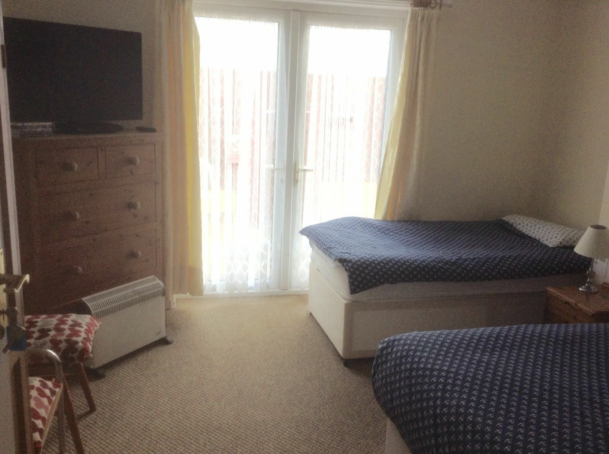 Barbie House ,Opposite The Beach & Paignton Pier , 2 Bedroom Apartment With Private Car Space & Garden , Free Access Next Door To The Stunning Ballet & Make Up School & A Beautiful Ladys Beauty Salon (Adults Only) Exterior photo